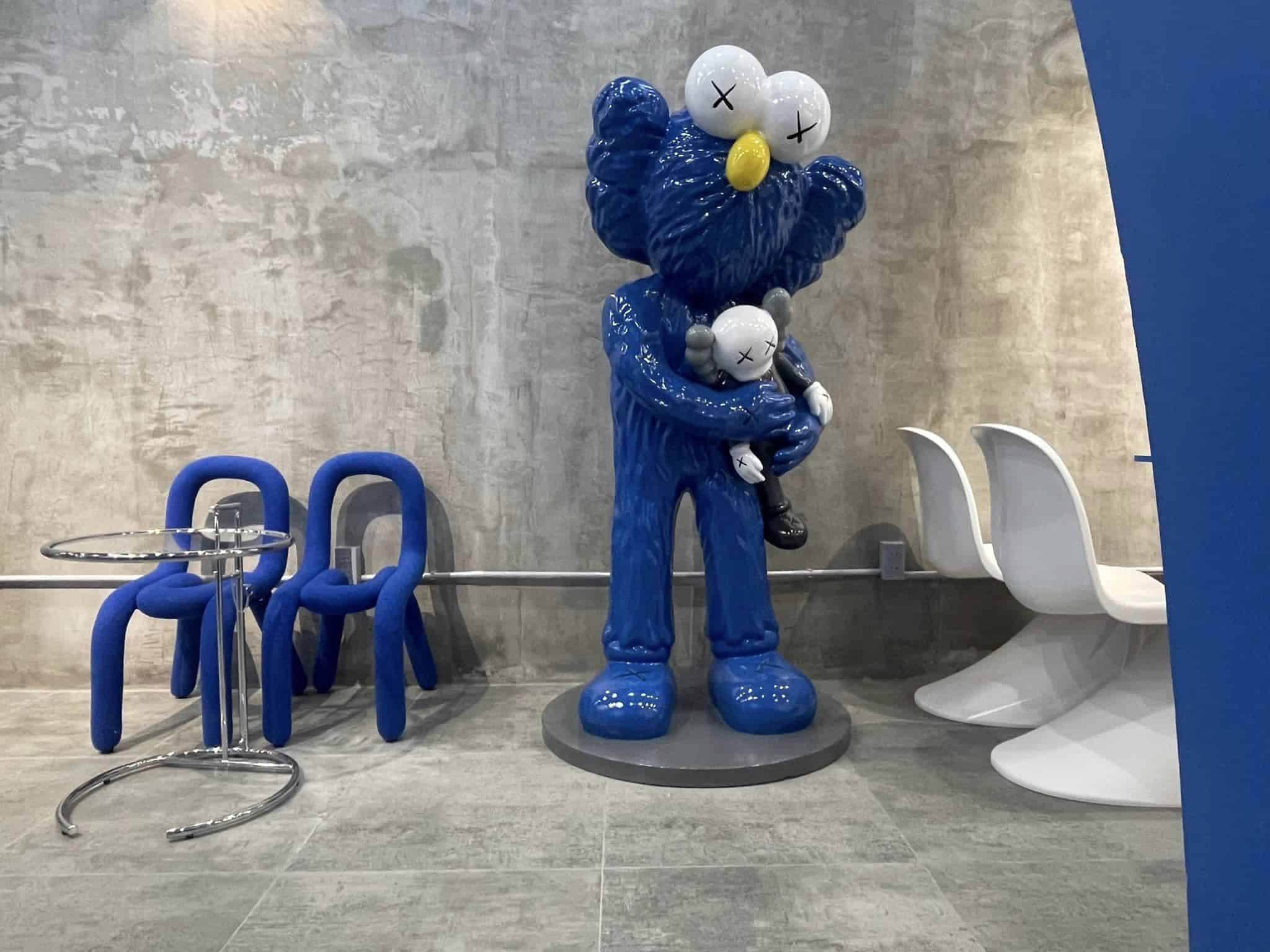 Tượng Kaws và Bearicks