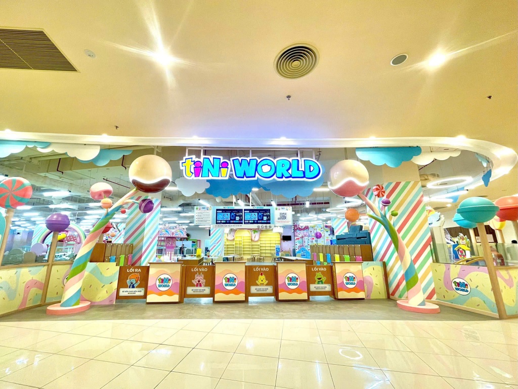 mô hình cây kẹo tại tini world, Huế